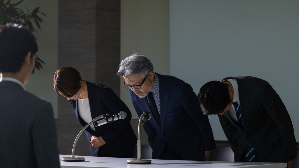 企業不祥事の事例に学ぶ防衛策！サプライチェーンに潜むリスクと予兆検知の重要性について